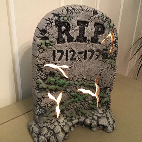 HALLOWEEN LIGHTED CERAMIC SKELETON - Picture 10 of 12